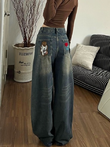 American-style retro cartoon embroidery knife-edge jeans—unisex, autumn trendy brand, versatile, design-focused, loose-fit straight-leg pants.