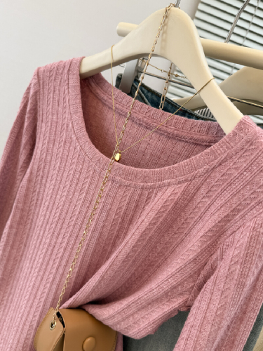 Real-shot chic sweet & spicy alluring style off-shoulder U-neck long-sleeved T-shirt for women, autumn fashion, slim-fit Korean-style cropped top.