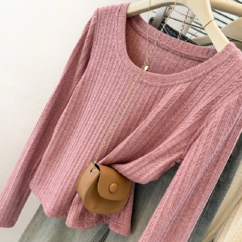Real-shot chic sweet & spicy alluring style off-shoulder U-neck long-sleeved T-shirt for women, autumn fashion, slim-fit Korean-style cropped top.