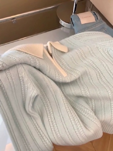 Half-zip collar long-sleeved knitted sweater for women, suitable for innerwear or outerwear, new autumn and winter style, very beautiful top