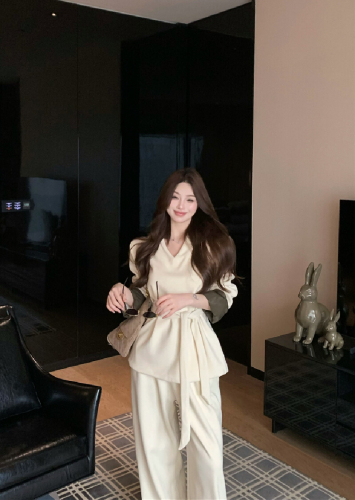 Photographed~ Fleece-lined Design-color Contrast Cuff V-neck Loose Top + High-waist Wide-leg Pants Set with Ribbon Trio