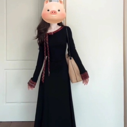 2025 Autumn New French Black Hepburn Style Bow Knit Dress with Elegant Inner Layer Long Skirt