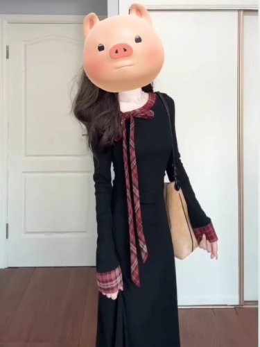 2025 Autumn New French Black Hepburn Style Bow Knit Dress with Elegant Inner Layer Long Skirt