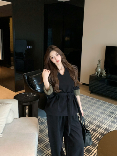 Photographed~ Fleece-lined Design-color Contrast Cuff V-neck Loose Top + High-waist Wide-leg Pants Set with Ribbon Trio