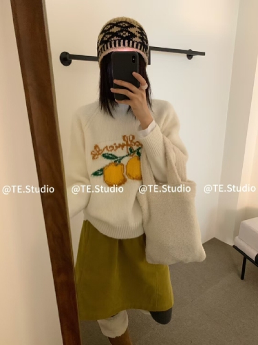 Korean-style color-block fruit sweet orange jacquard soft, cozy, laid-back, age-reducing sweater—round-neck, long-sleeved, loose-fit, thickened women’s knitted top.