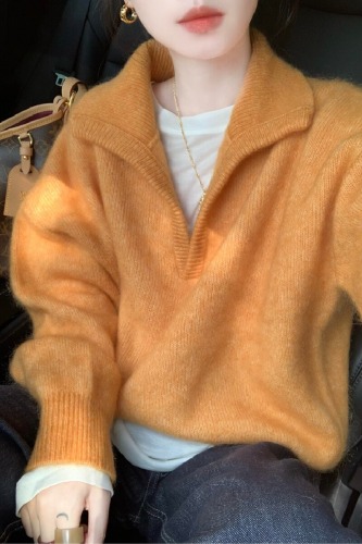 Korean-style casual orange turtleneck sweater for winter 2025, exuding a relaxed and elegant beauty, absolutely stunning and stylish top