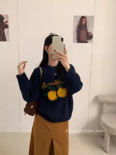 Korean-style color-block fruit sweet orange jacquard soft, cozy, laid-back, age-reducing sweater—round-neck, long-sleeved, loose-fit, thickened women’s knitted top.