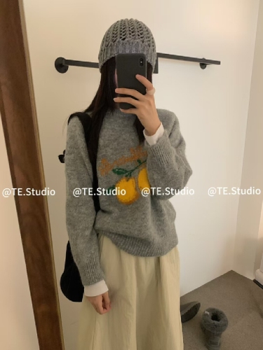 Korean-style color-block fruit sweet orange jacquard soft, cozy, laid-back, age-reducing sweater—round-neck, long-sleeved, loose-fit, thickened women’s knitted top.