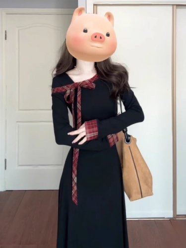 2025 Autumn New French Black Hepburn Style Bow Knit Dress with Elegant Inner Layer Long Skirt