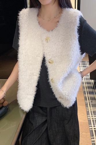 Actual shot. Fur and leather one-piece sleeveless vest for autumn and winter, plush warm and thick coat
