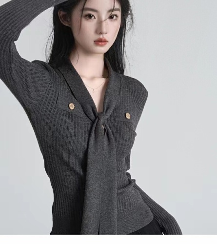 2025 Fall/Winter New Arrival Chanel-style Strappy V-neck Pleated Knit Sweater for Women—Waist-Controlled Base Layer, Innerwear, and Top Style Sweater