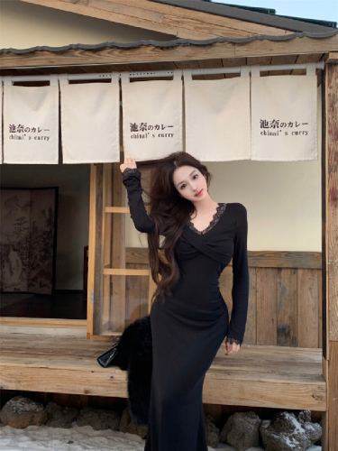 Shooting! Elegant Lace V-Neck Knit Dress for Women - New Arrival for Autumn/Winter with a Sense of Luxury - Long-Sleeved Base Layer Dress