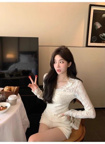 Original fabric lined with plush pure desire V-neck long-sleeved lace blouse for women, slimming short sleeve innerwear top