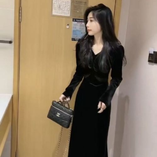 Fashionable Velvet Dress for Women, 2025 Autumn/Winter New Arrival, Elegant V-Neck, Slimming Goddess Medium-Length Skirt