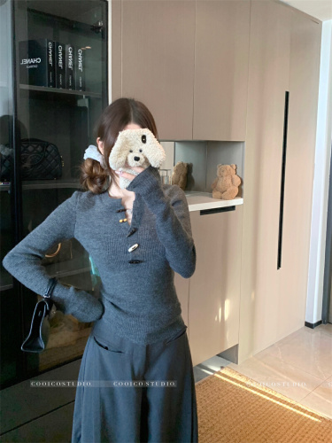 Photographed 2025 New Winter Casual High-End Layering Top Long-Sleeve Design Knit Shirt