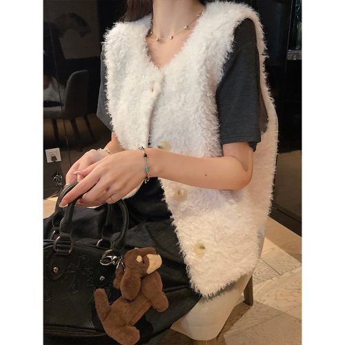 Actual shot. Fur and leather one-piece sleeveless vest for autumn and winter, plush warm and thick coat