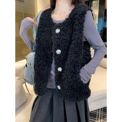 Actual shot. Fur and leather one-piece sleeveless vest for autumn and winter, plush warm and thick coat