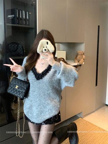 Photographed Christmas V-neck lace sweater for women, winter ambiance, pure desire, warm, tie-up top