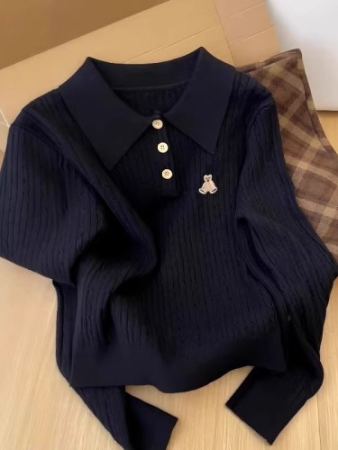 Plus-size, age-reducing embroidered polo-neck black cable-knit sweater—autumn new arrival knitted top, loose-fitting and slimming, perfect as an inner layer.