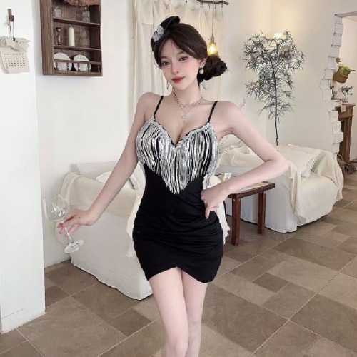 Real-shot low-cut elastic tassel-matched strap bodycon short base dress