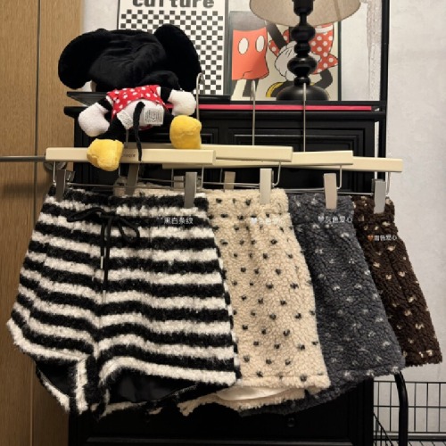 Actual Shoot Autumn/Winter Korean Style Elastic Waist Belt Loose Fitting Slimming Casual Short Shorts for Women with Heart Stripes Lamb Fur Knit Shorts