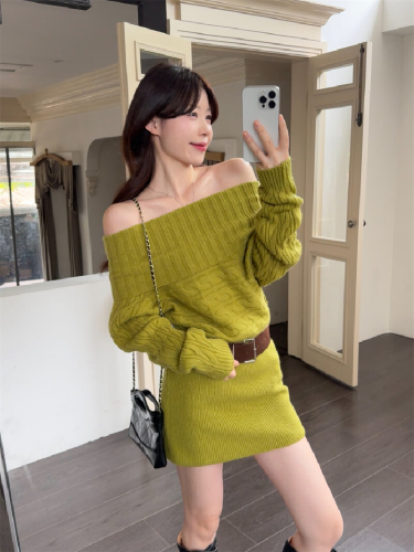Photographed 2025 Autumn/Winter New Korean Style One-Shoulder Long-Sleeve Knit Dress with Waist Cincher and Hourglass Skirt for Women with Elastic Waist