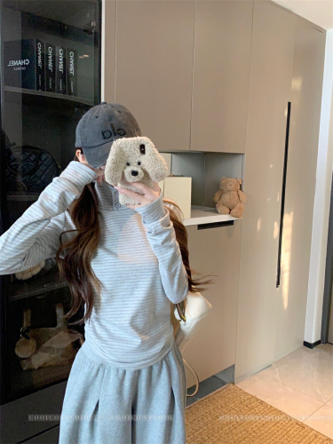 Photographed Autumn/Winter New Fleece Lined Velvety Crew Neck Striped T-Shirt Top for Women