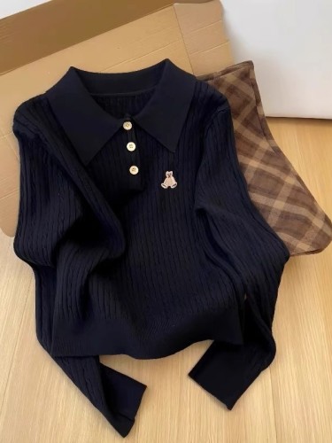 Plus-size, age-reducing embroidered polo-neck black cable-knit sweater—autumn new arrival knitted top, loose-fitting and slimming, perfect as an inner layer.