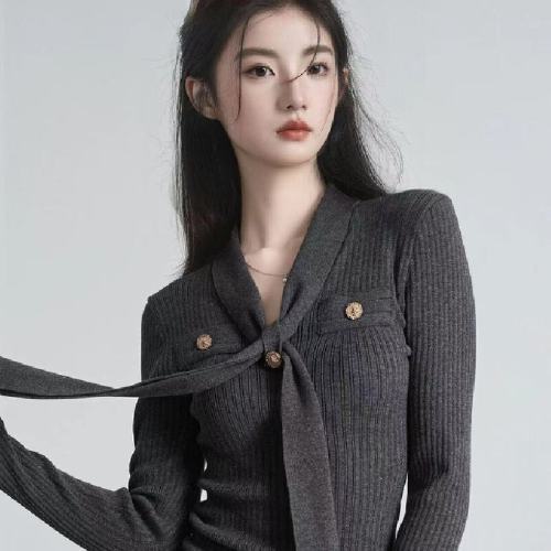2025 Fall/Winter New Arrival Chanel-style Strappy V-neck Pleated Knit Sweater for Women—Waist-Controlled Base Layer, Innerwear, and Top Style Sweater