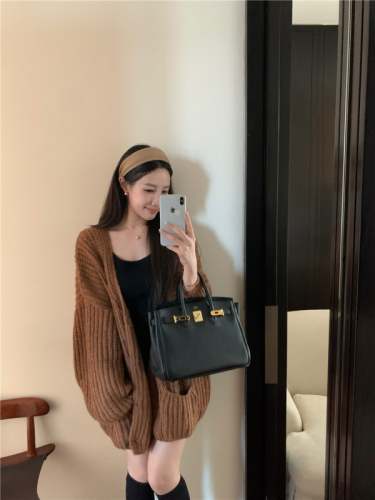 Photographed in winter with a gentle atmosphere, chunky knit sweater coat for autumn and winter, versatile, strap dress set