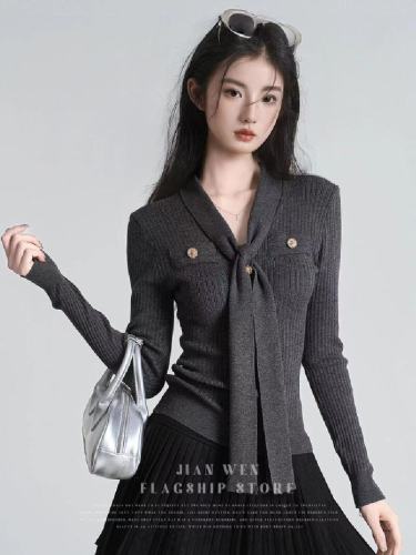 2025 Fall/Winter New Arrival Chanel-style Strappy V-neck Pleated Knit Sweater for Women—Waist-Controlled Base Layer, Innerwear, and Top Style Sweater