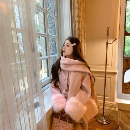 French-style Sweet Rich Girl Pink Belted Lapel Waist-Slimming Wool Coat with Tassel Scarf—Women's Autumn/Winter Two-Piece Set