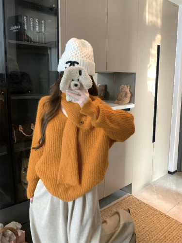 Photographed 2025 Autumn/Winter New High-End Detachable Scarf Loose Long-Sleeve V-Neck Knit Top for Women