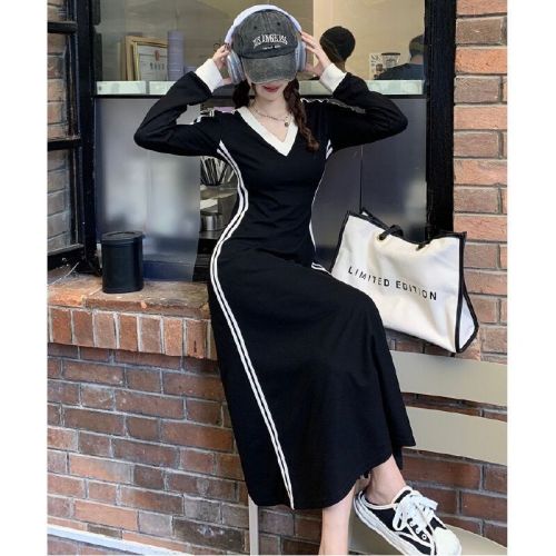 Plus-size curvy girl's autumn/winter striped V-neck long-sleeved T-shirt base skirt dress—women's Korean-style high-end A-line maxi skirt