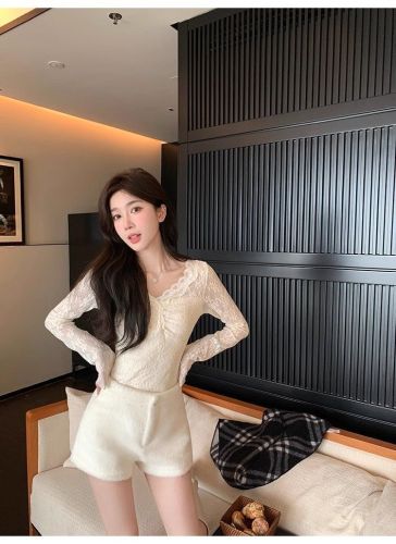 Original fabric lined with plush pure desire V-neck long-sleeved lace blouse for women, slimming short sleeve innerwear top