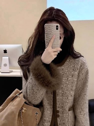 Women's 2025 Winter Brown Sheath Coat, Unique, Stylish, and Fashionable, Light Mature, Versatile, Short Length Top