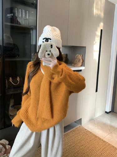 Photographed 2025 Autumn/Winter New High-End Detachable Scarf Loose Long-Sleeve V-Neck Knit Top for Women