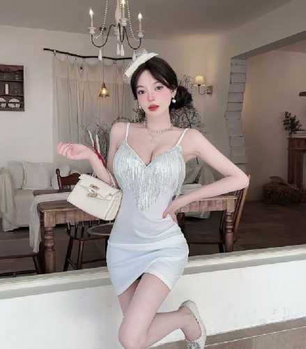 Real-shot low-cut elastic tassel-matched strap bodycon short base dress