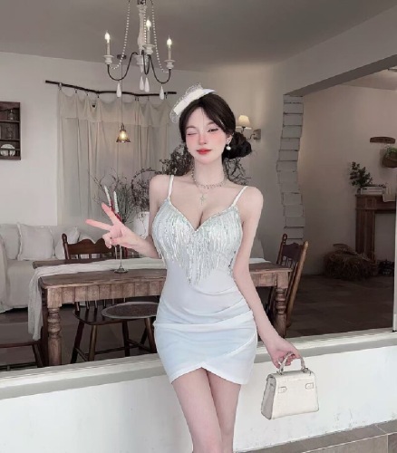 Real-shot low-cut elastic tassel-matched strap bodycon short base dress