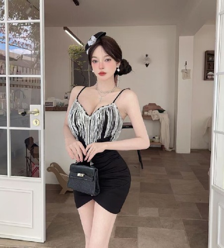 Real-shot low-cut elastic tassel-matched strap bodycon short base dress