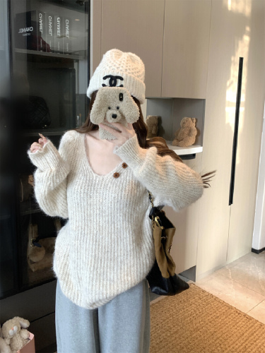 Photographed 2025 Autumn/Winter New High-End Detachable Scarf Loose Long-Sleeve V-Neck Knit Top for Women