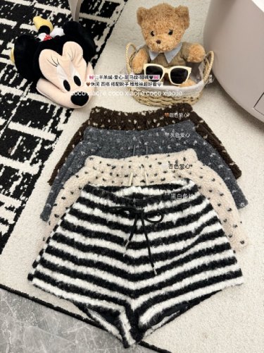 Actual Shoot Autumn/Winter Korean Style Elastic Waist Belt Loose Fitting Slimming Casual Short Shorts for Women with Heart Stripes Lamb Fur Knit Shorts