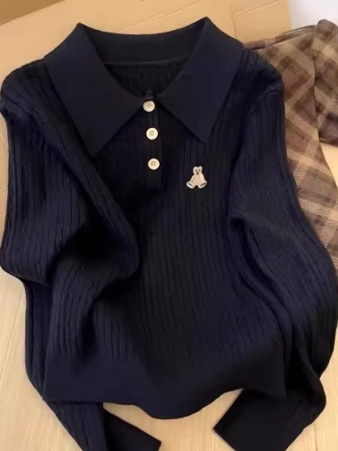 Plus-size, age-reducing embroidered polo-neck black cable-knit sweater—autumn new arrival knitted top, loose-fitting and slimming, perfect as an inner layer.