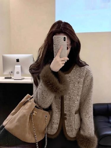 Women's 2025 Winter Brown Sheath Coat, Unique, Stylish, and Fashionable, Light Mature, Versatile, Short Length Top