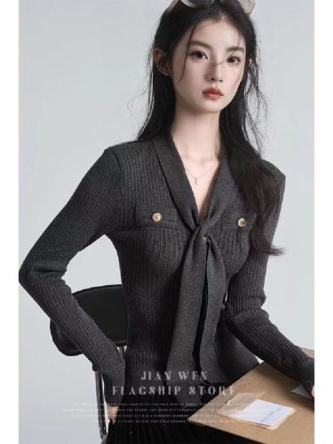 2025 Fall/Winter New Arrival Chanel-style Strappy V-neck Pleated Knit Sweater for Women—Waist-Controlled Base Layer, Innerwear, and Top Style Sweater