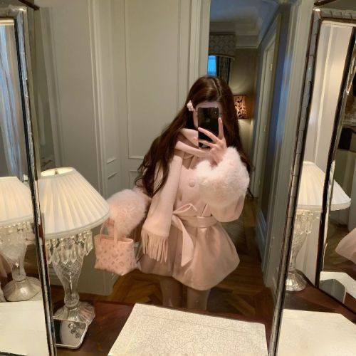 French-style Sweet Rich Girl Pink Belted Lapel Waist-Slimming Wool Coat with Tassel Scarf—Women's Autumn/Winter Two-Piece Set