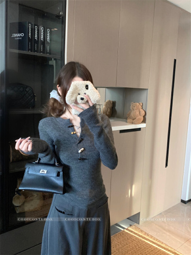 Photographed 2025 New Winter Casual High-End Layering Top Long-Sleeve Design Knit Shirt