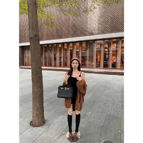 Photographed in winter with a gentle atmosphere, chunky knit sweater coat for autumn and winter, versatile, strap dress set