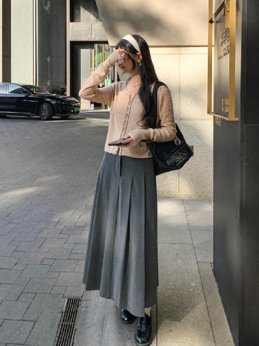 Photo-realistic Korean-style thin open sweater for women, winter 2025 new unique and beautiful short knit sweater for layering