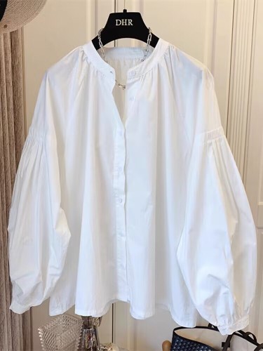 Retro French pleated bubble sleeve loose V-neck women's top with doll shirt, splicing design, unique and trendy